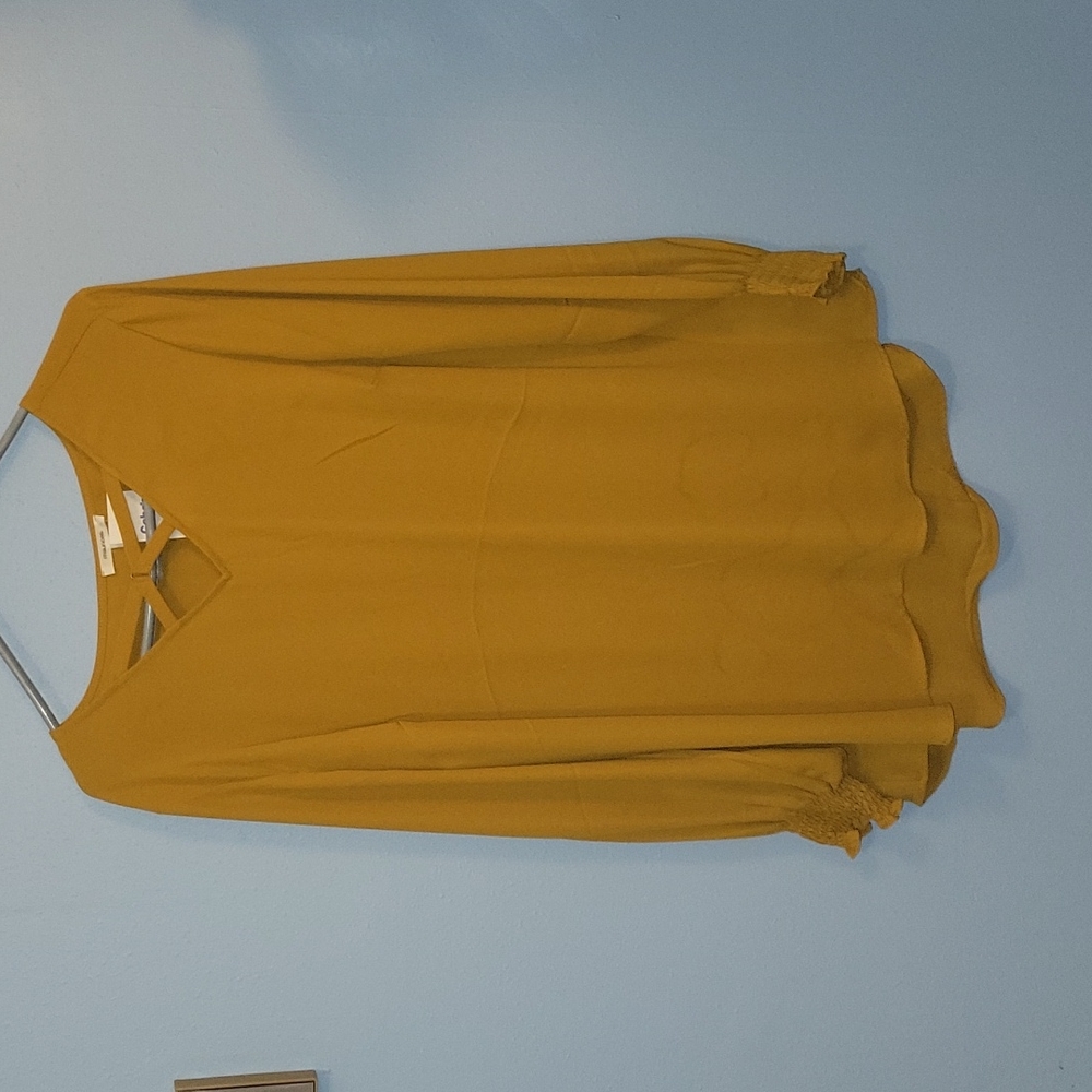 🎊 Maurices dark yellow/orange flowy blouse NWOT